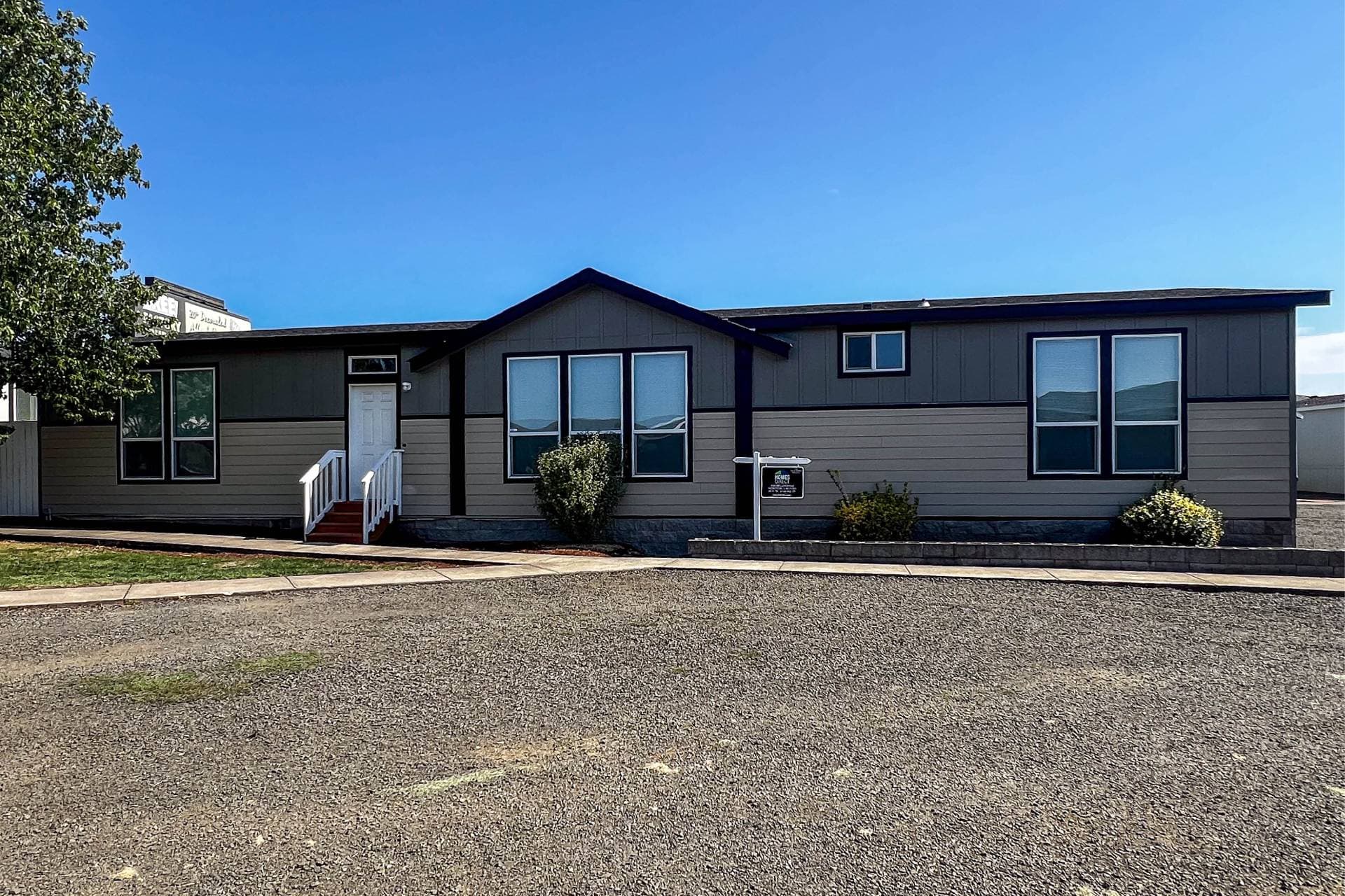 Bellingham elevation and exterior home features