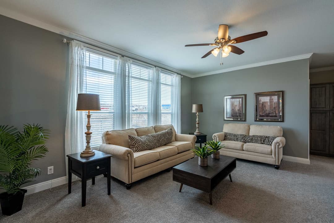 Rc3076a interior home features