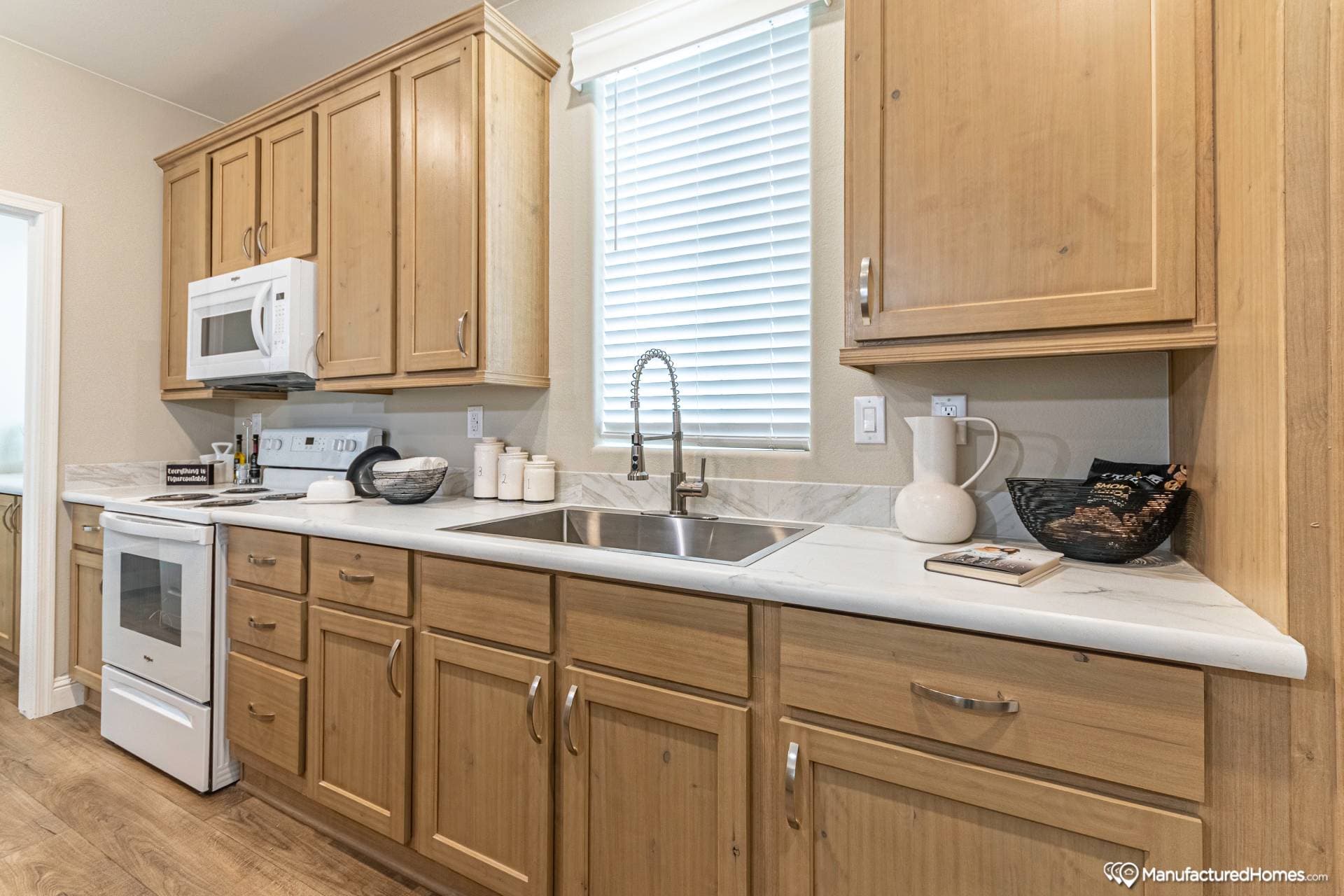 Mountain ridge 28603b kitchen home features