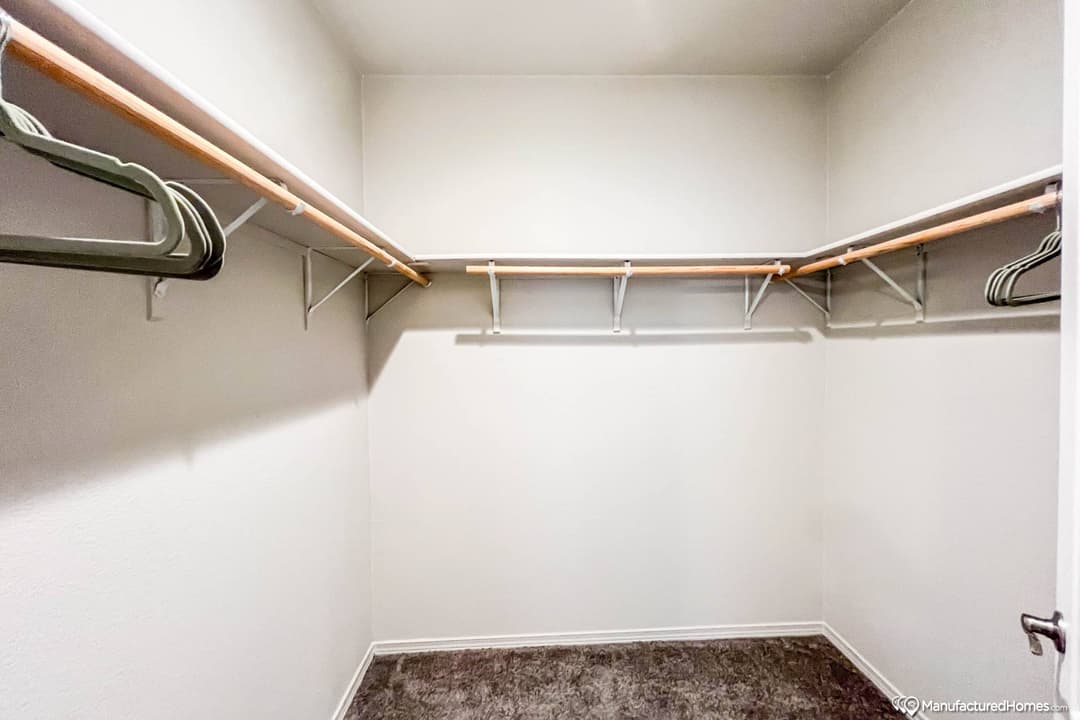 K3070a bedroom home features