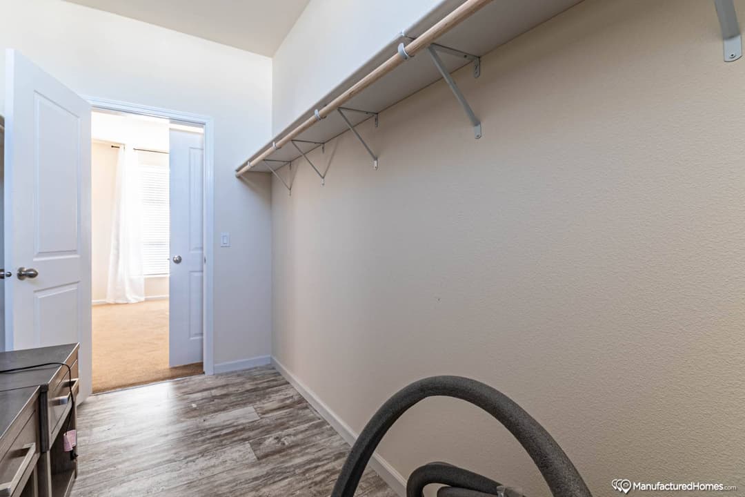 Yosemite 5643r interior home features