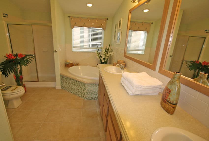 400 bathroom home features