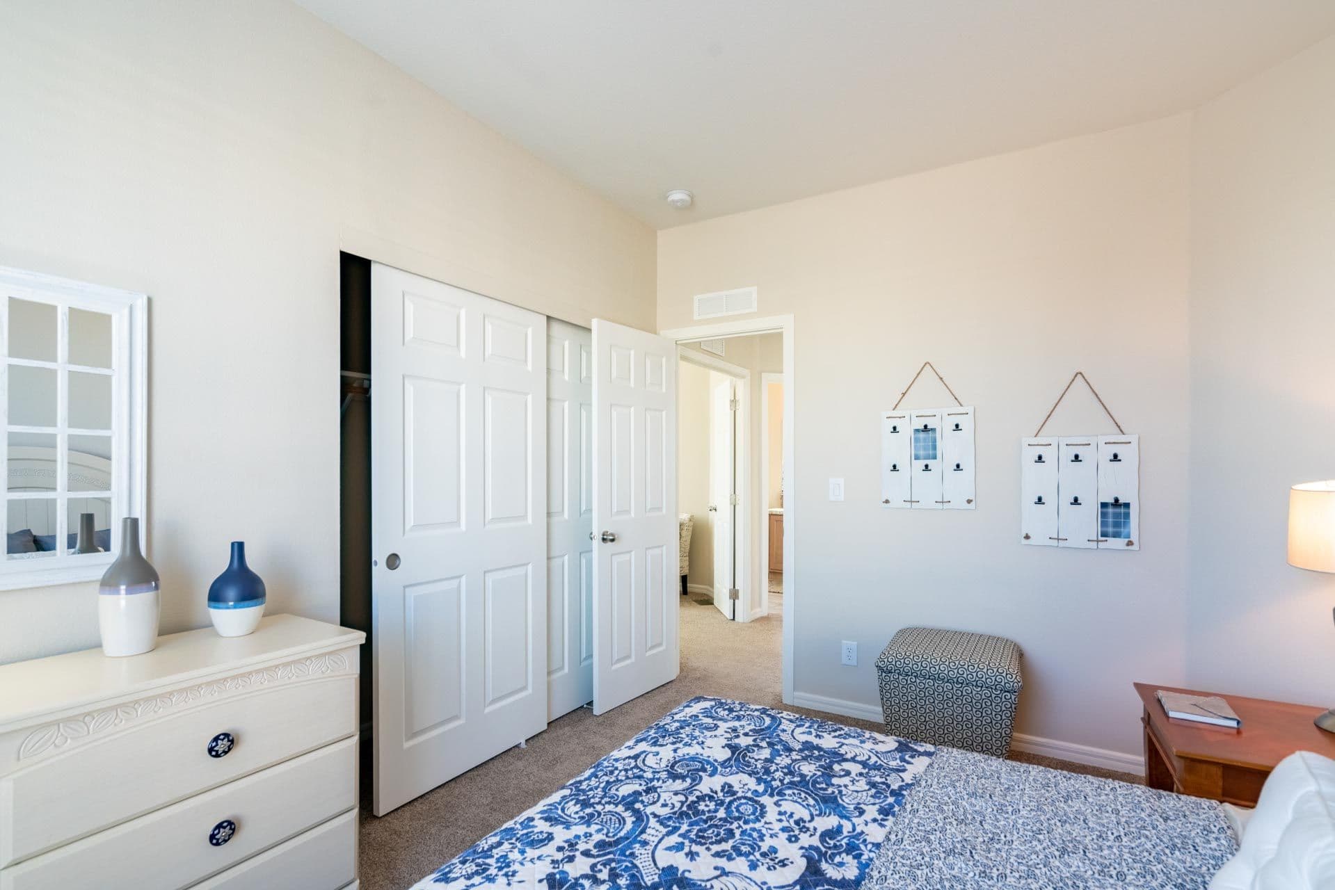 Hd2846b bedroom home features