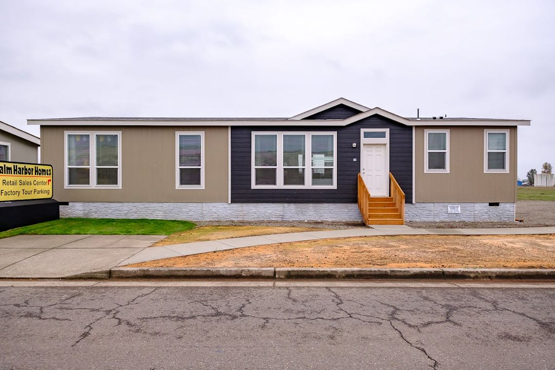 Diamond peak exterior home features